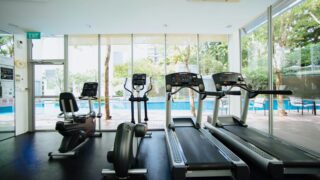 40代のジム通いは「気合」より「段取り」が9割。週2〜3回の早朝4:30を「確実」にこなす、大人のための3つの神器